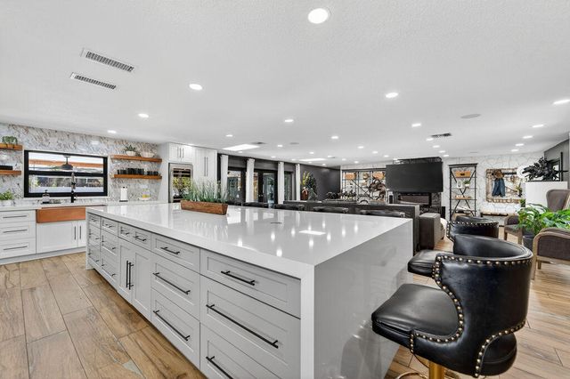 4233 1st Street SW, Vero Beach, FL 32968