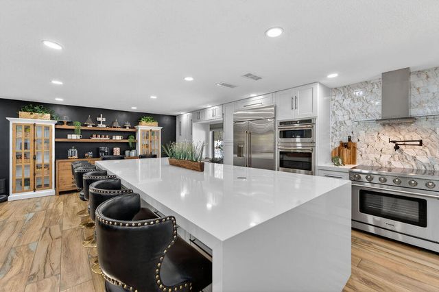 4233 1st Street SW, Vero Beach, FL 32968