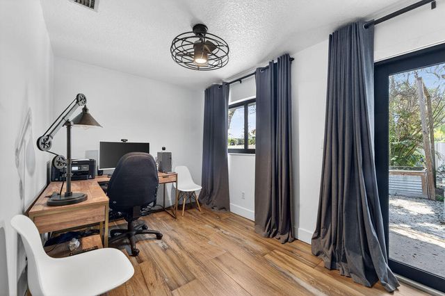 4233 1st Street SW, Vero Beach, FL 32968