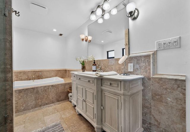 4233 1st Street SW, Vero Beach, FL 32968