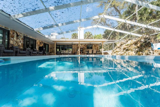 4233 1st Street SW, Vero Beach, FL 32968