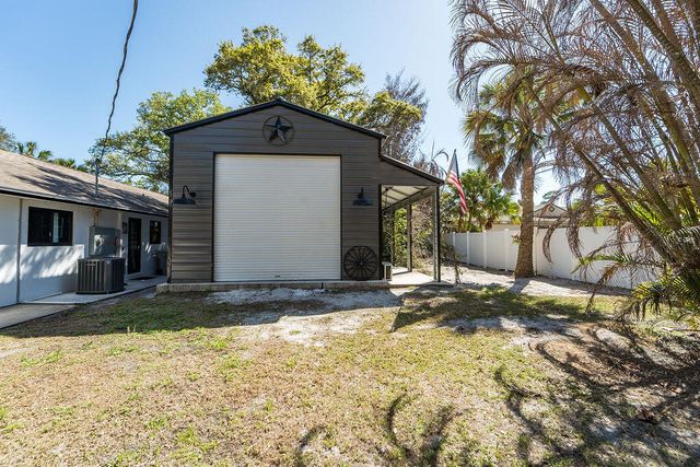 4233 1st Street SW, Vero Beach, FL 32968