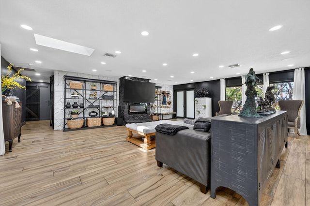 4233 1st Street SW, Vero Beach, FL 32968