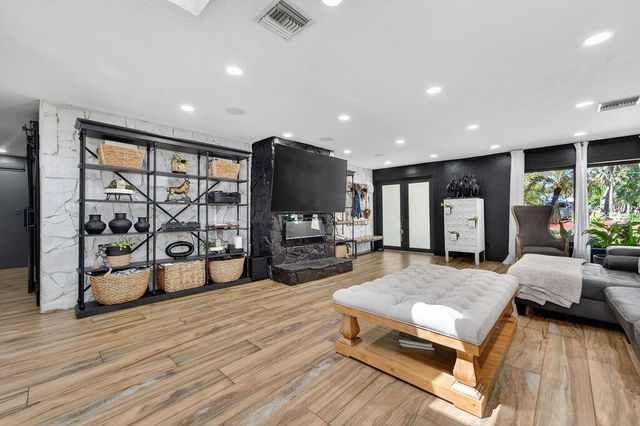 4233 1st Street SW, Vero Beach, FL 32968