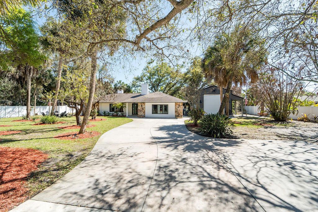 4233 1st Street SW, Vero Beach, FL 32968