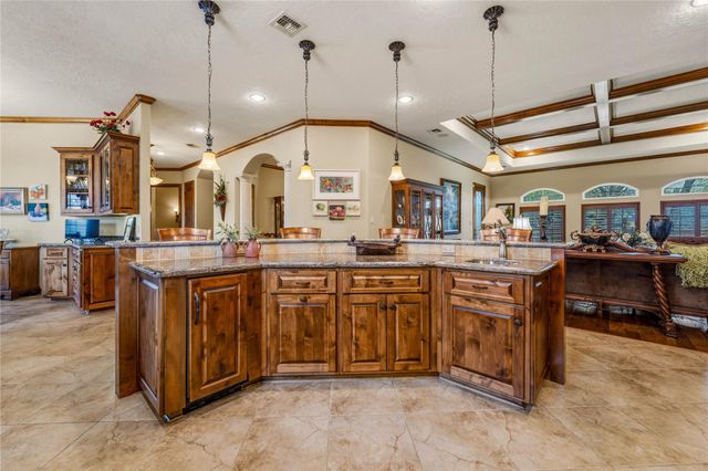 202 W North Street, Weimar, TX 78962