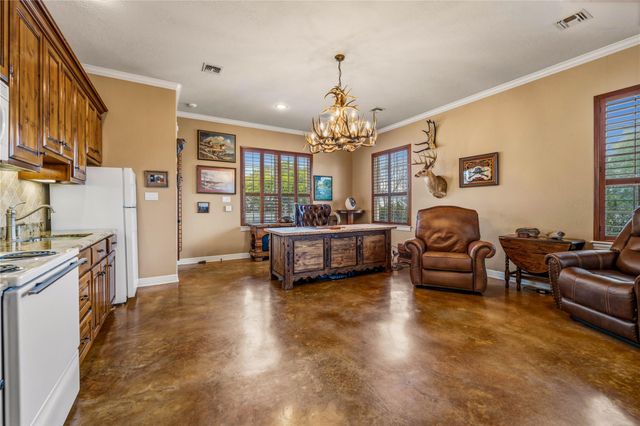 202 W North Street, Weimar, TX 78962
