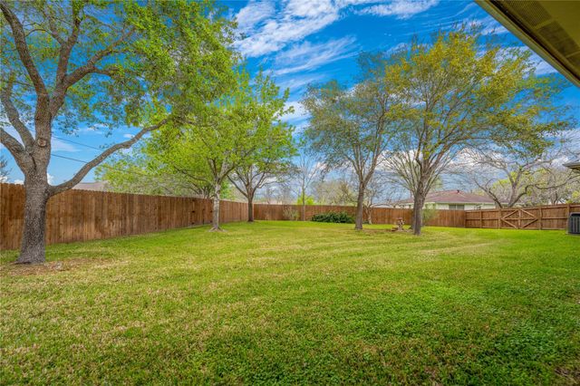 202 W North Street, Weimar, TX 78962