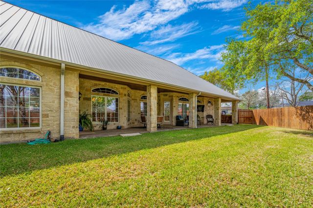 202 W North Street, Weimar, TX 78962