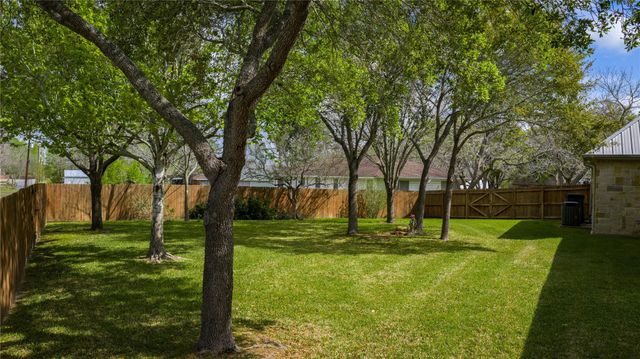 202 W North Street, Weimar, TX 78962