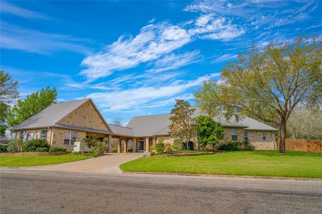202 W North Street, Weimar, TX 78962