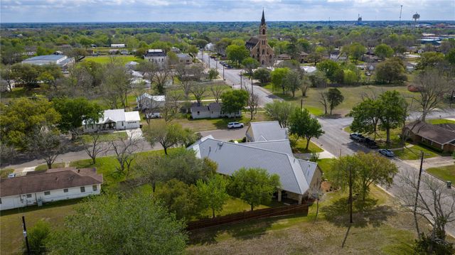 202 W North Street, Weimar, TX 78962