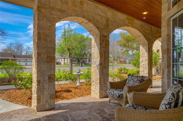 202 W North Street, Weimar, TX 78962