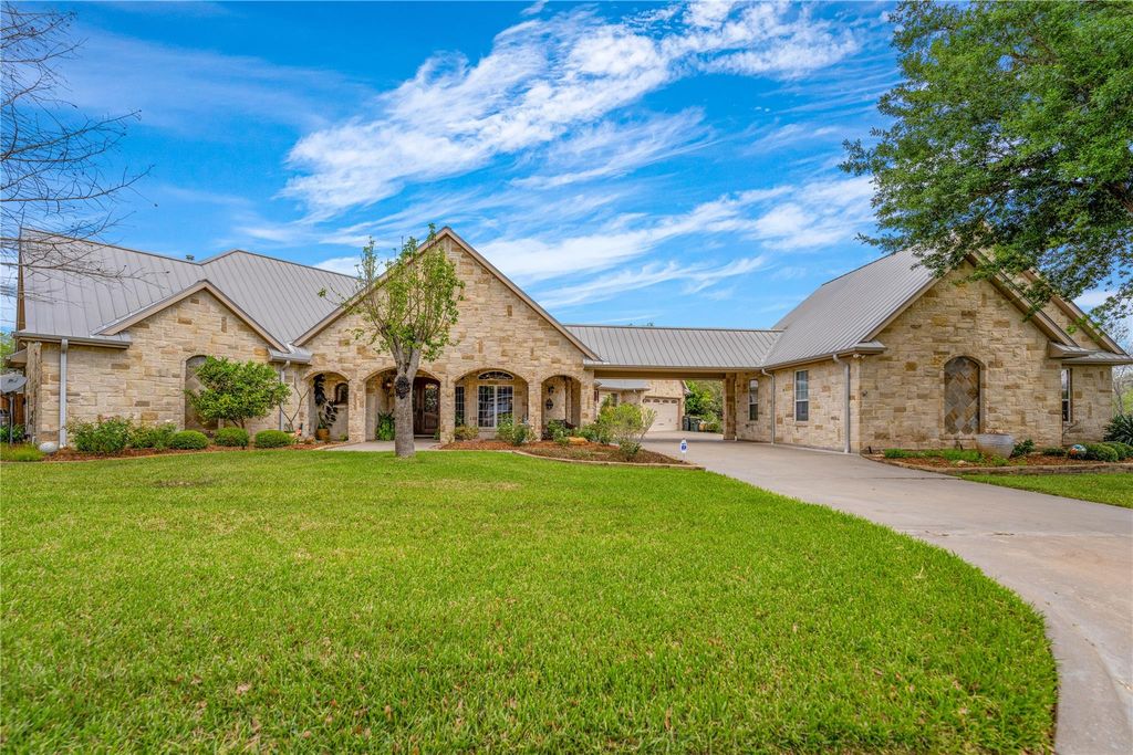 202 W North Street, Weimar, TX 78962