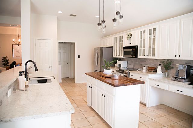 7416 Rolling Hills Drive, Benbrook, TX 76126