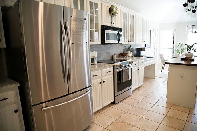 7416 Rolling Hills Drive, Benbrook, TX 76126