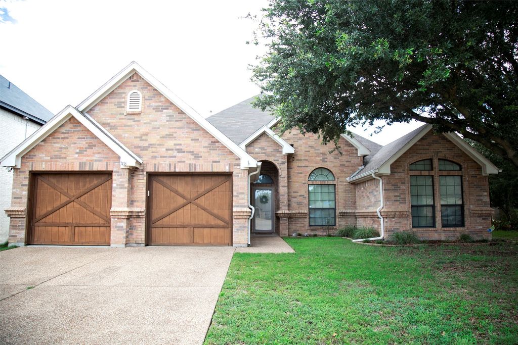 7416 Rolling Hills Drive, Benbrook, TX 76126