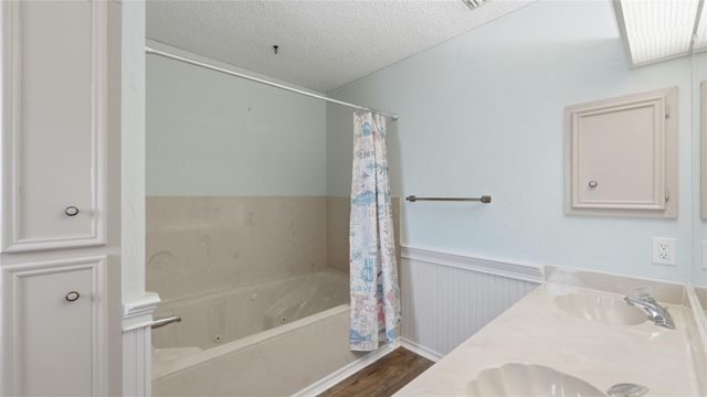 132 W Outer DR, Canyon Lake, TX 78133