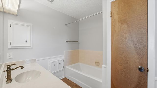 132 W Outer DR, Canyon Lake, TX 78133