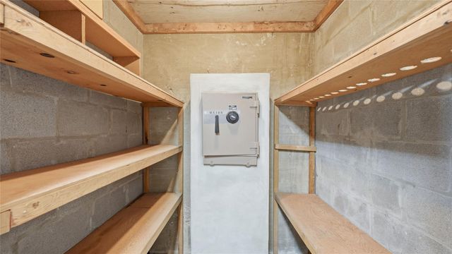 132 W Outer DR, Canyon Lake, TX 78133