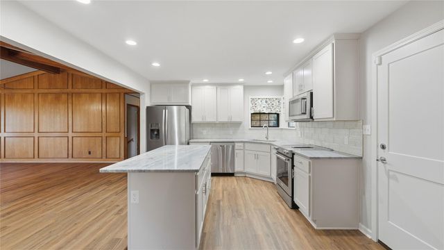 132 W Outer DR, Canyon Lake, TX 78133