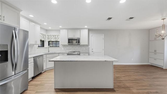 132 W Outer DR, Canyon Lake, TX 78133