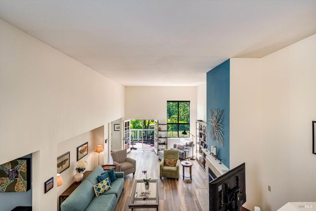 18120 Vassar Ct, Sonoma, CA 95476