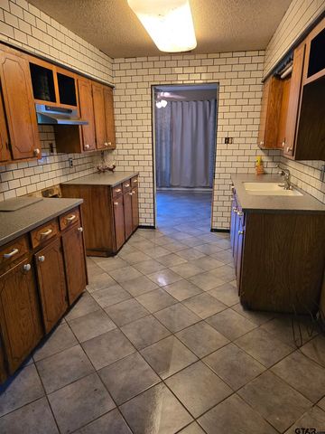 4520 Surratt, Longview, TX 75604