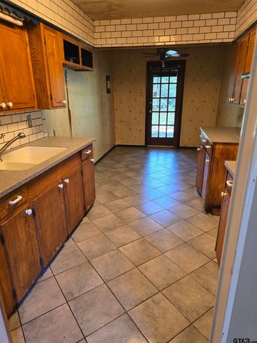 4520 Surratt, Longview, TX 75604