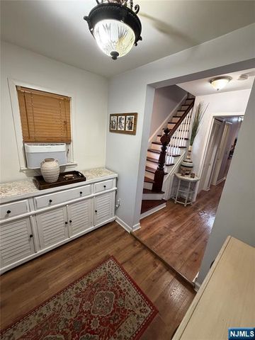 24 Roosevelt Avenue, Bergenfield, NJ 07621