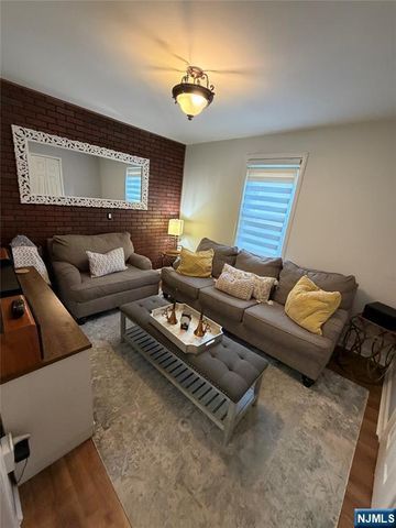 24 Roosevelt Avenue, Bergenfield, NJ 07621