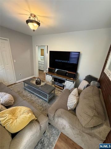 24 Roosevelt Avenue, Bergenfield, NJ 07621