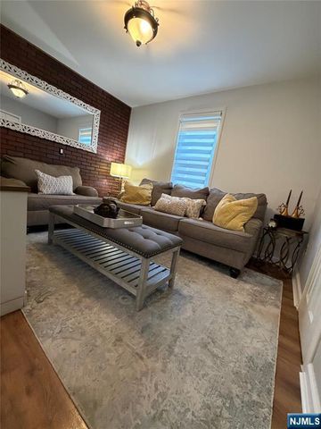 24 Roosevelt Avenue, Bergenfield, NJ 07621