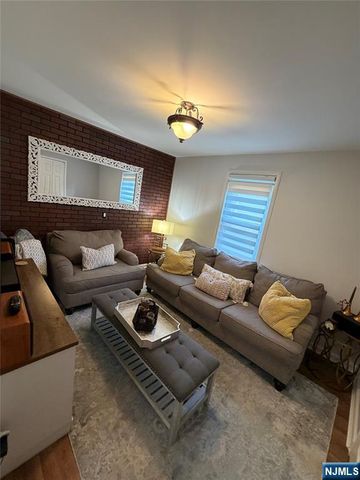 24 Roosevelt Avenue, Bergenfield, NJ 07621