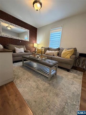 24 Roosevelt Avenue, Bergenfield, NJ 07621