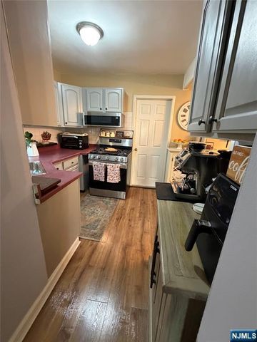 24 Roosevelt Avenue, Bergenfield, NJ 07621