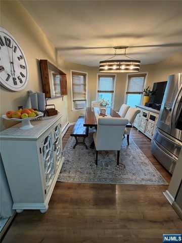 24 Roosevelt Avenue, Bergenfield, NJ 07621