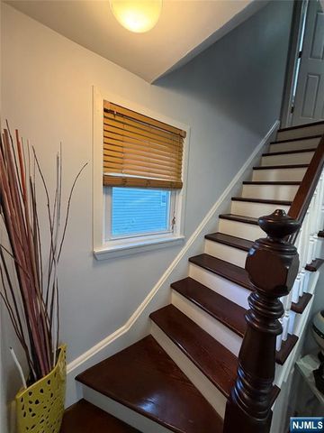 24 Roosevelt Avenue, Bergenfield, NJ 07621
