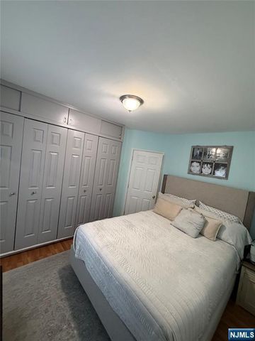 24 Roosevelt Avenue, Bergenfield, NJ 07621