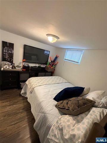 24 Roosevelt Avenue, Bergenfield, NJ 07621