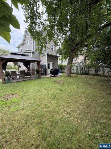 24 Roosevelt Avenue, Bergenfield, NJ 07621
