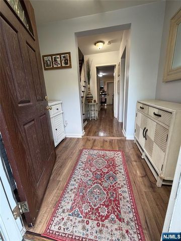 24 Roosevelt Avenue, Bergenfield, NJ 07621