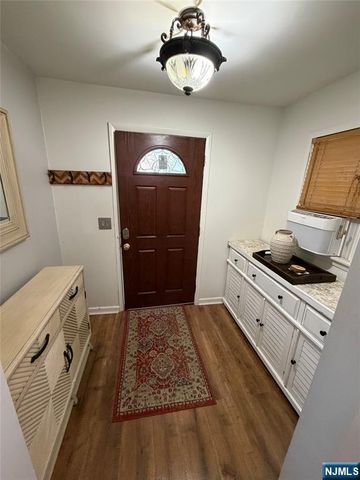 24 Roosevelt Avenue, Bergenfield, NJ 07621