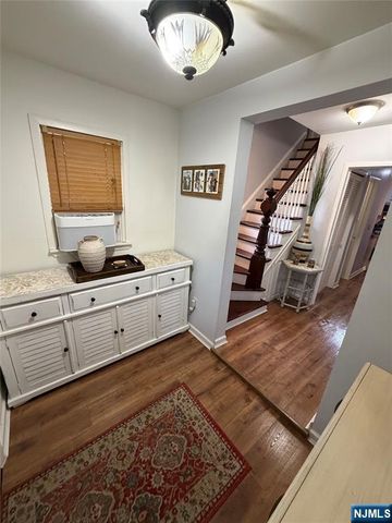 24 Roosevelt Avenue, Bergenfield, NJ 07621