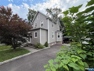 24 Roosevelt Avenue, Bergenfield, NJ 07621