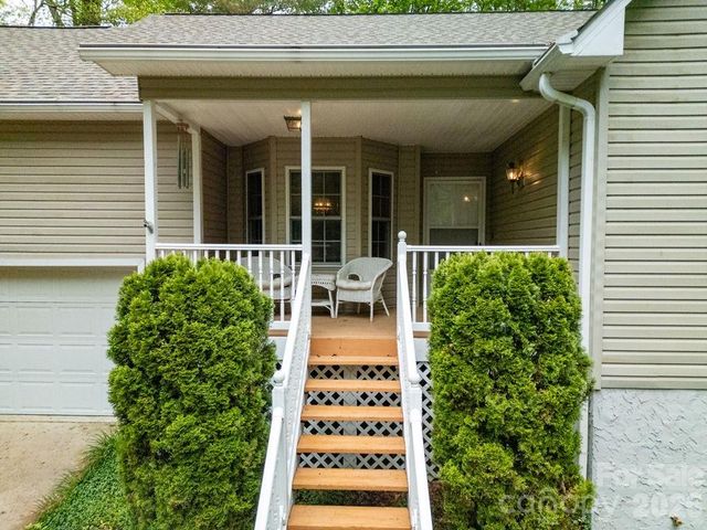 61 Autumn Glen Court, Brevard, NC 28712