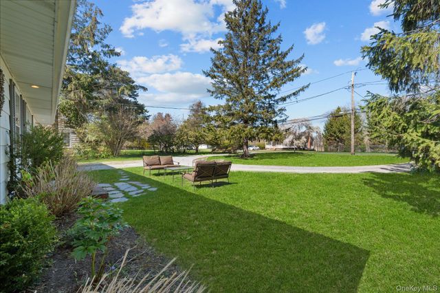 84 Evergreen Avenue, East Moriches, NY 11940