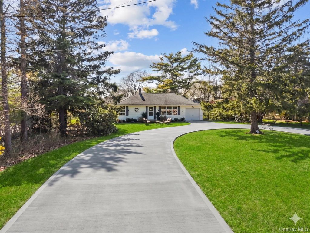 84 Evergreen Avenue, East Moriches, NY 11940