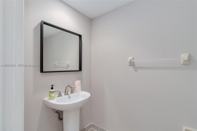 14951 Royal Oaks Ln 708, North Miami, FL 33181