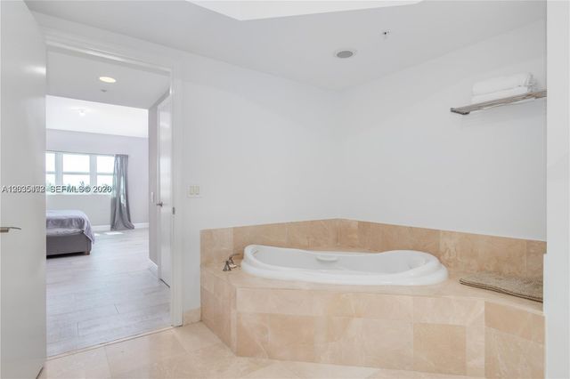 14951 Royal Oaks Ln 708, North Miami, FL 33181